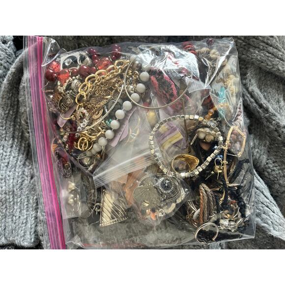 3.5-4 LB Mystery Jewelry Lot Wearable Repair Craft Scrap Treasure Hunt - Picture 4 of 4